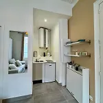 Charming renovated studio, near Saint-Lazare, Paris