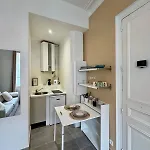 Charming renovated studio, near Saint-Lazare, Paris