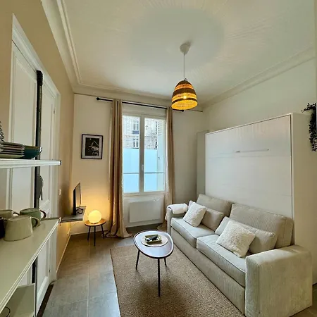 Charming Renovated Studio, Near Saint-lazare, * Parigi