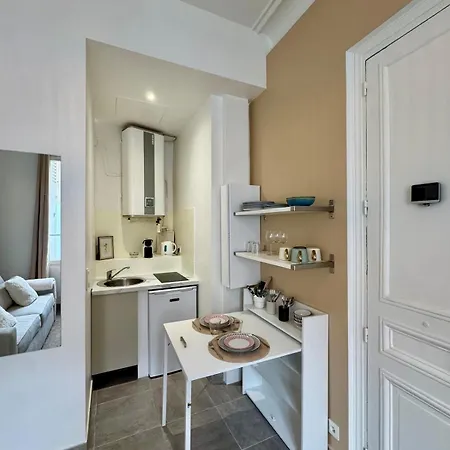 Charming Renovated Studio, Near Saint-lazare, * Parigi