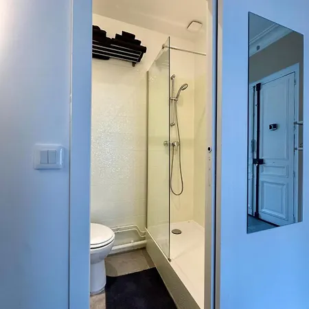 Charming Renovated Studio, Near Saint-lazare,