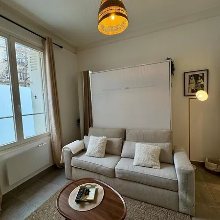 Charming Renovated Studio, Near Saint-lazare, Appartamento Parigi